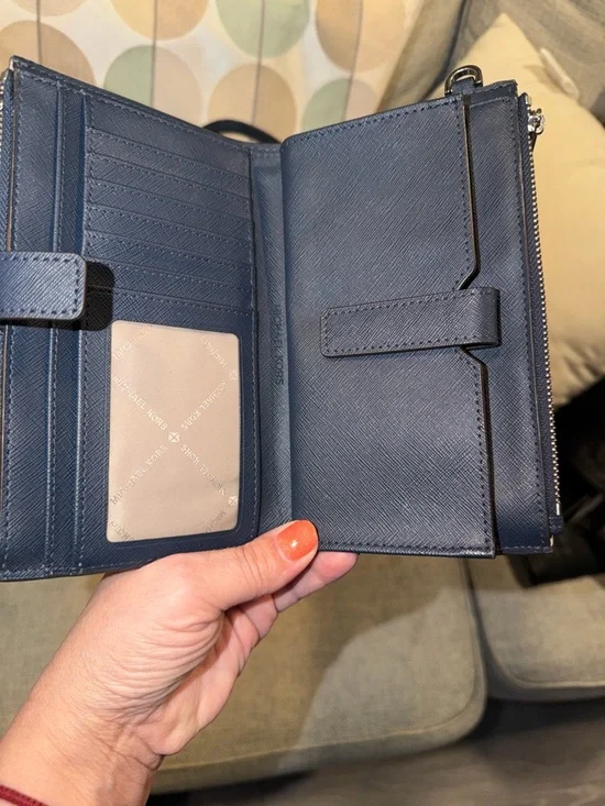 MICHAEL KORS JET SET DOUBLE ZIP WALLET - Picture 2 of 4